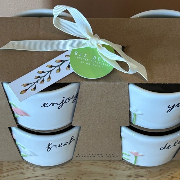 NWTS Set of 4 Spring Flowers Ceramic Ramekins From Rae Dunn Artisans Collection. - Picture 4 of 7